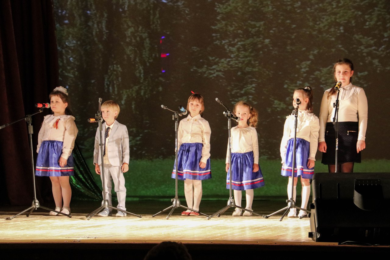 Отчетный концерт народного молодежного вокально-эстрадного коллектива "Коллаж"